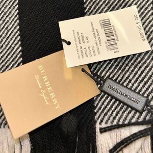 AUTHENTIC Burberry Fringe Scarf - UNISEX